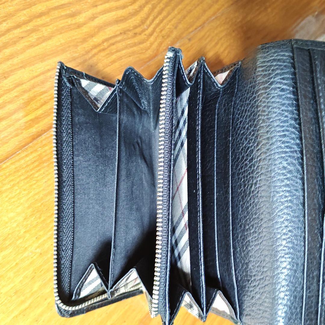 【美品！】Burberry バーバリー　黒　二つ折り財布