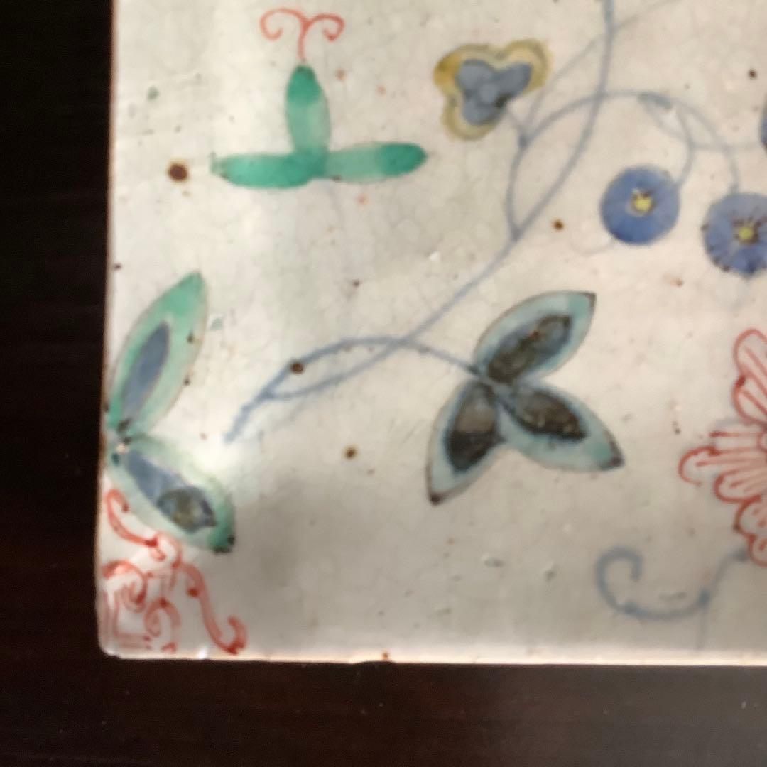 岡　さつき　手描き花模様の四角皿