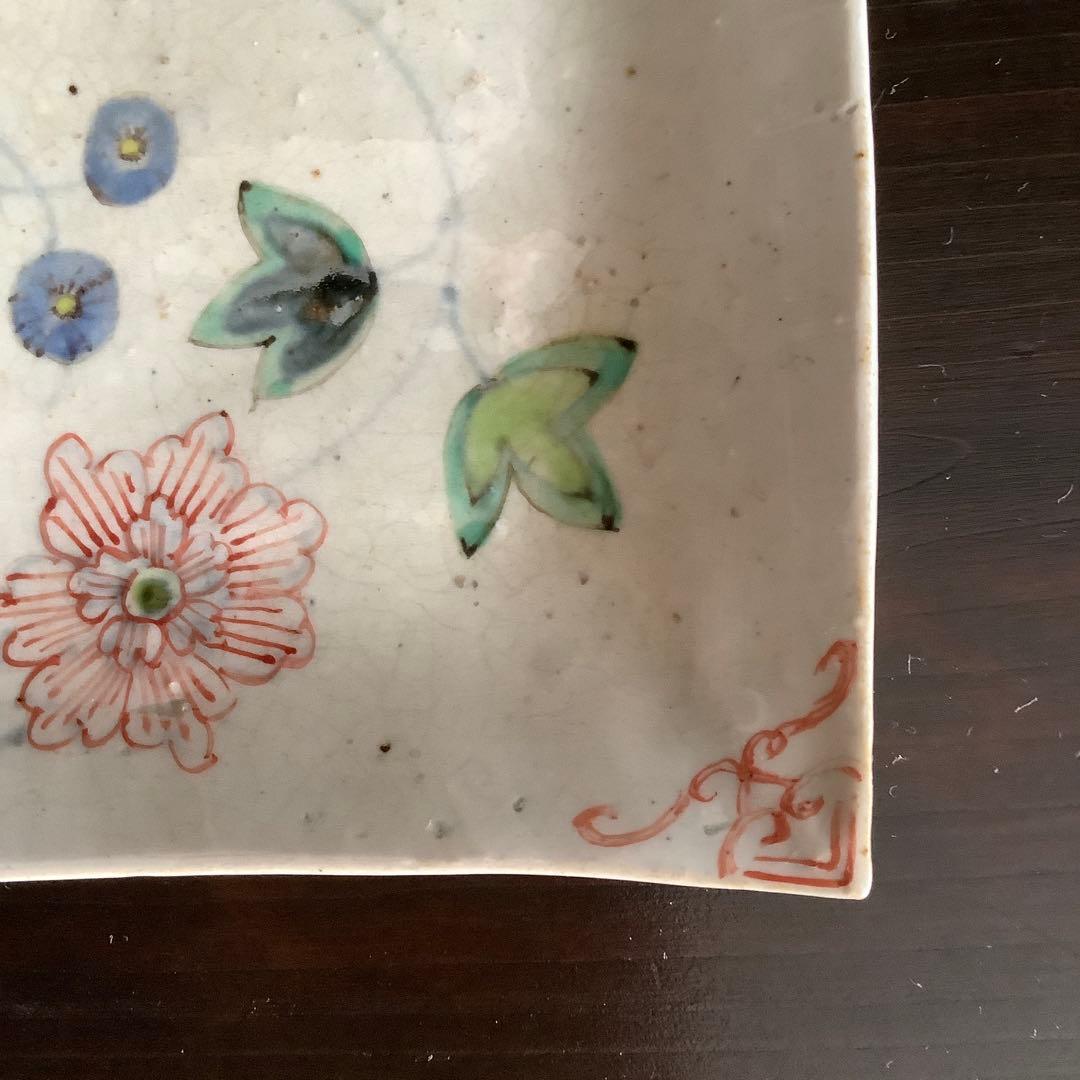岡　さつき　手描き花模様の四角皿