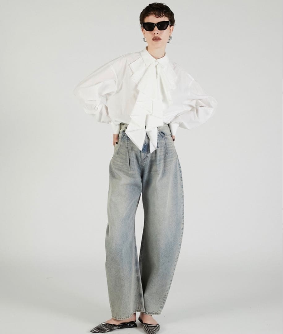 ハイウエストカーブデニム / High-waisted Curved Denim