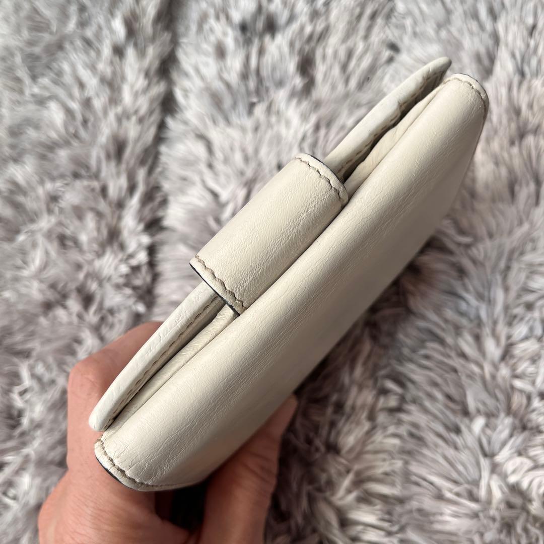 GUCCI ✨GGキャンバス　折り財布　ラブリーハート　ホワイト　レディース