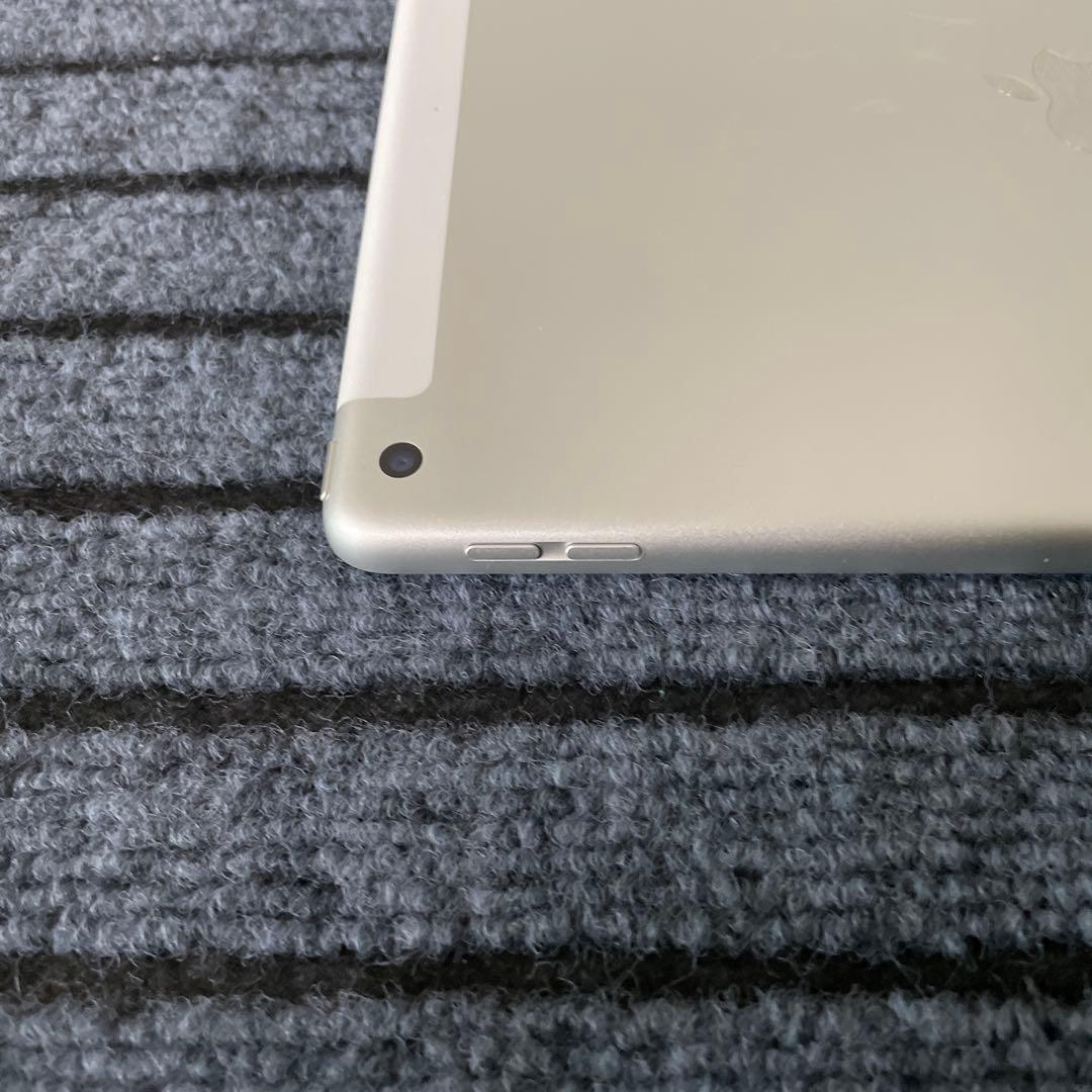 11 iPad 7世代 128GB SIMフリー シルバー