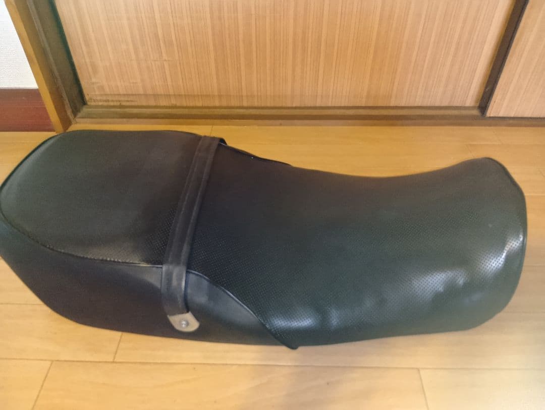 カワサキ　ゼファー750純正シート　アンコ抜き　破れ無し