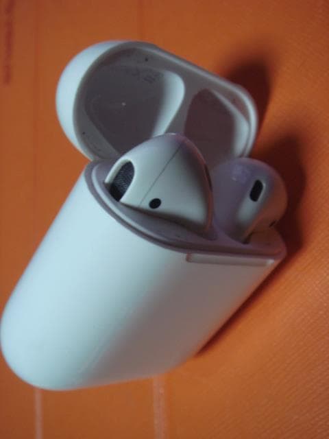 Apple AirPods イヤホン　充電ケース　セット