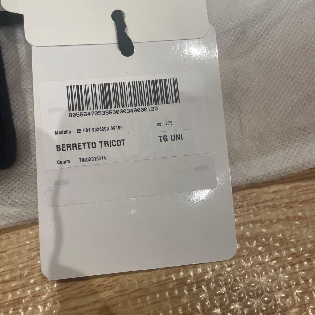 お値下げ　新品　MONCLER ニット帽