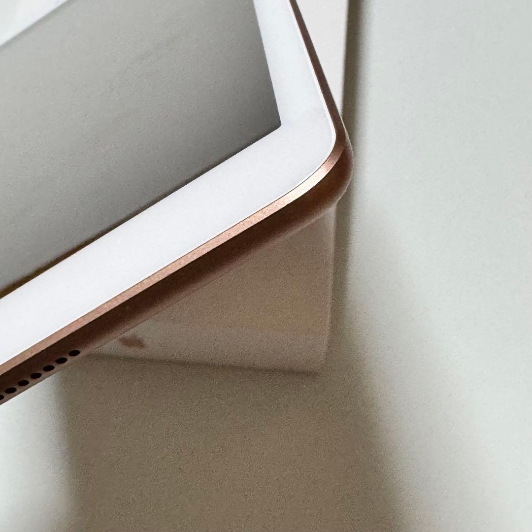 iPad 第８世代　ゴールド Wi-Fiモデル　32GB Apple