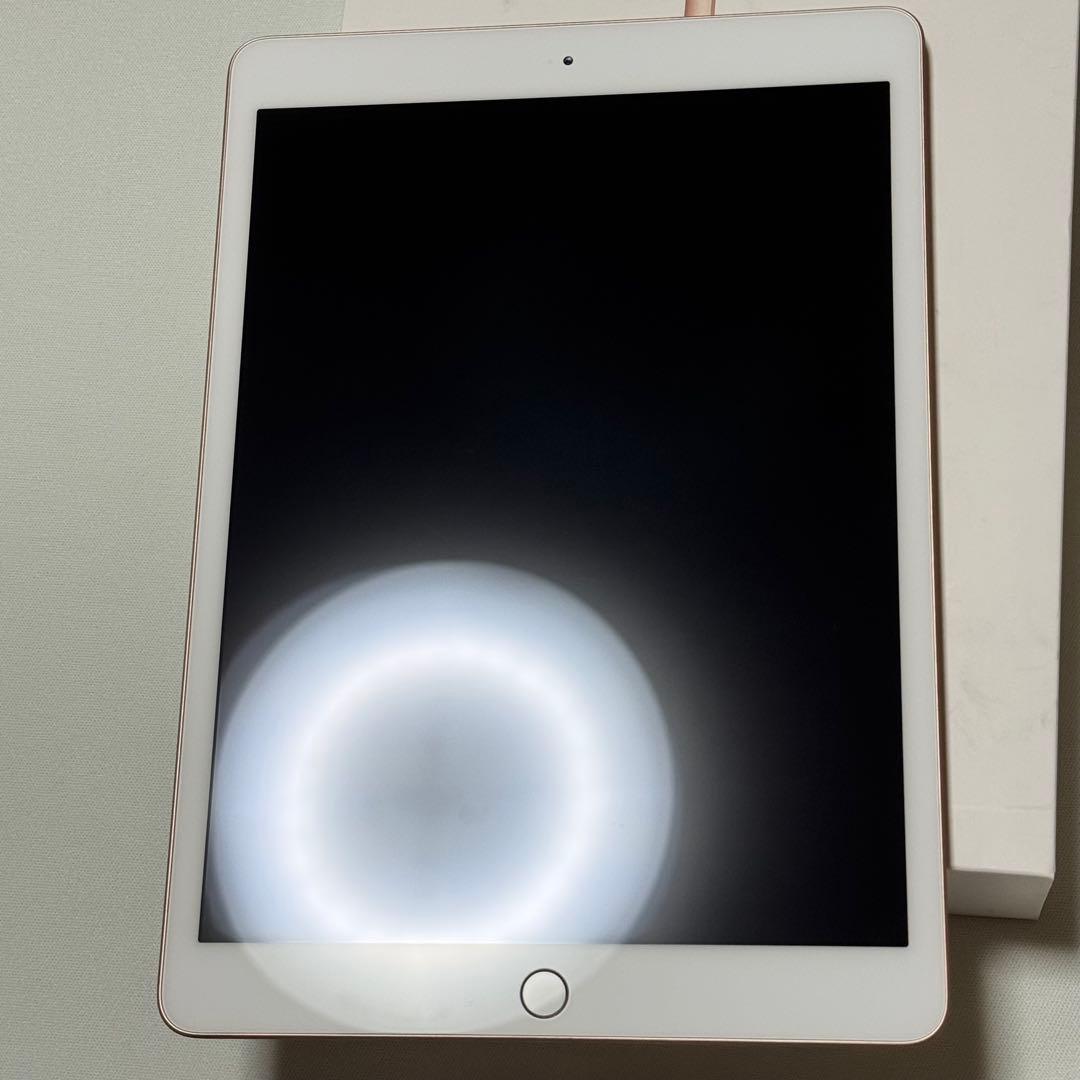 iPad 第８世代　ゴールド Wi-Fiモデル　32GB Apple