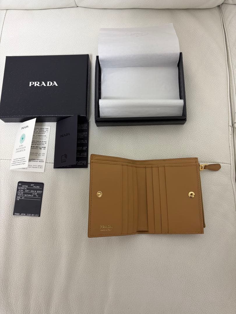 PRADA プラダ ２つ折り コンパクト 財布 スタッズ 1ML050 未使用