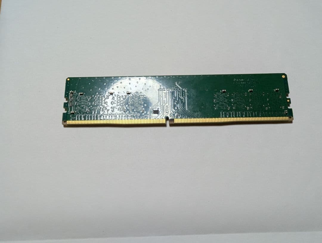 Crucial 16GB DDR4 2666MHz DIMM メモリー