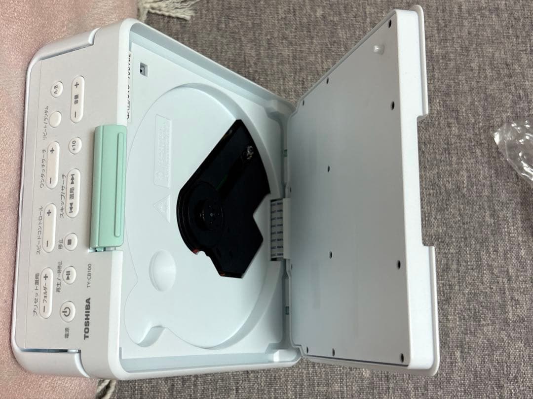【値下げ】2025年製　TOSHIBA 防水型SD/CDラジオ　TY-CB100