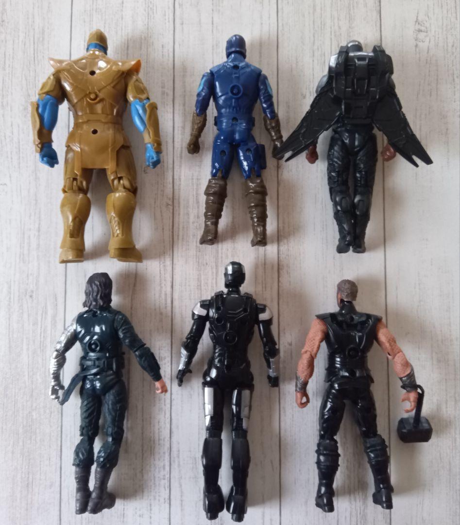 アベンジャーズ　アクションフィギュア　キャプテンアメリカ　ファルコン　ライト付き