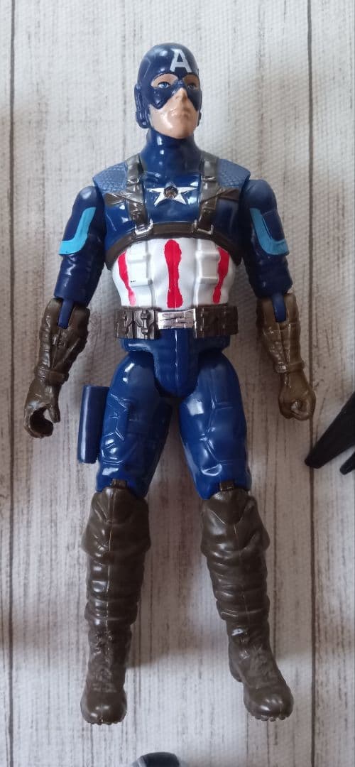 アベンジャーズ　アクションフィギュア　キャプテンアメリカ　ファルコン　ライト付き