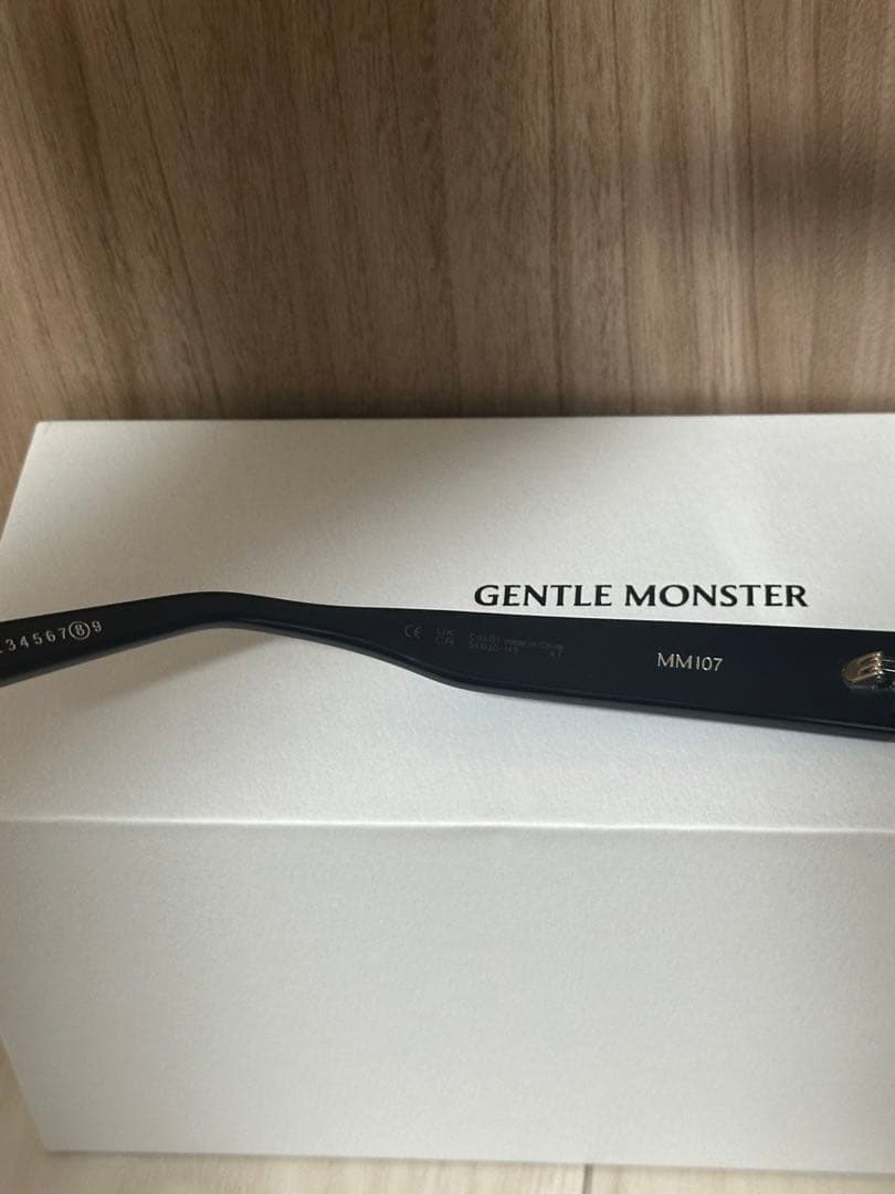 ジェントルモンスター　GENTLE MONSTER MM107黒