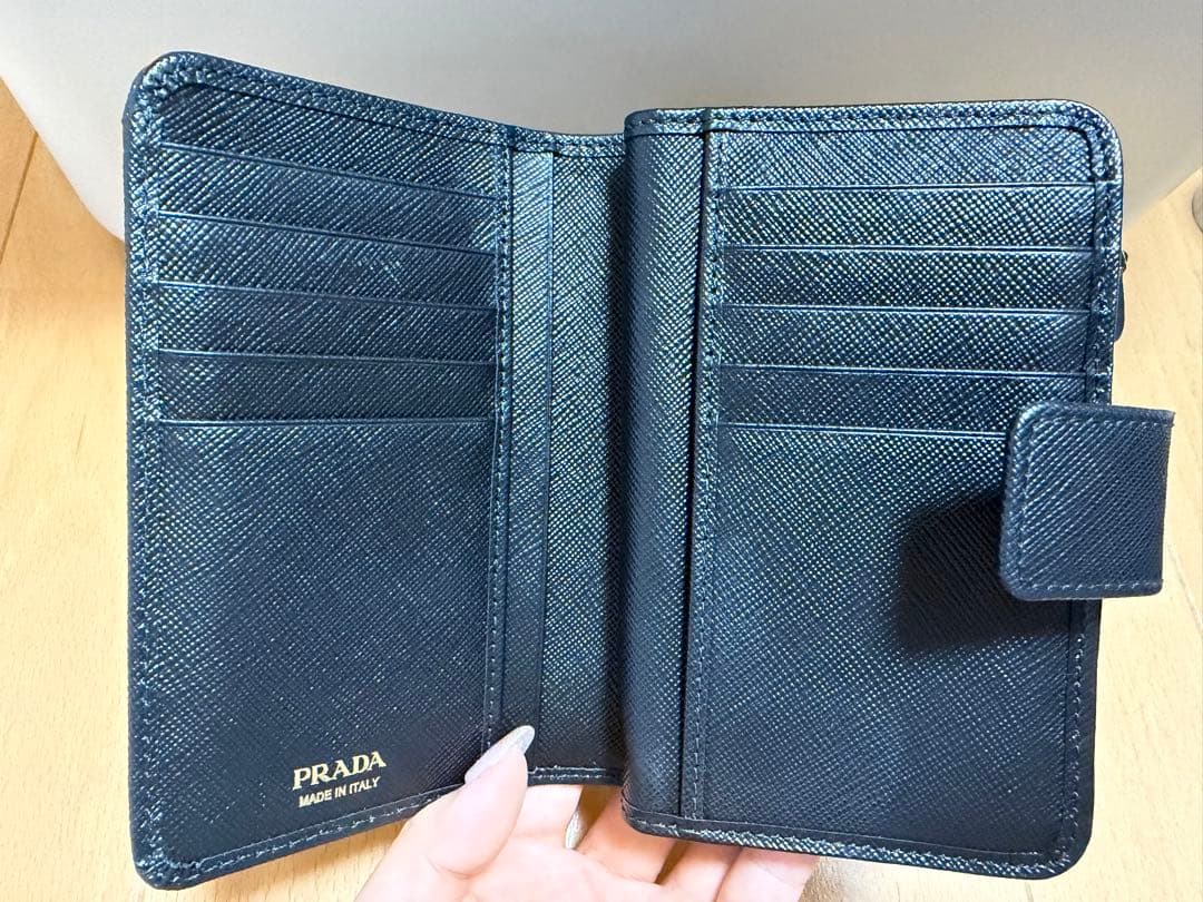 PRADA サフィアーノ トライアングル 二つ折り財布
