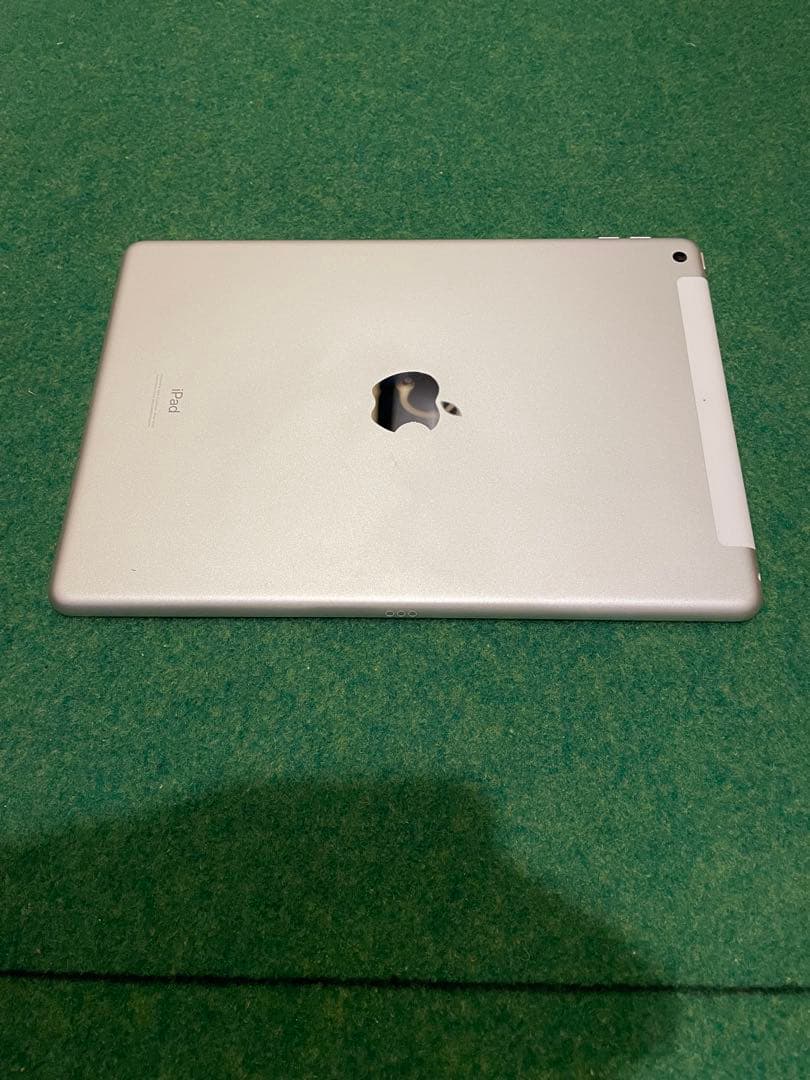 iPad (第7世代) シルバー 32GB WiFi ケース付き③