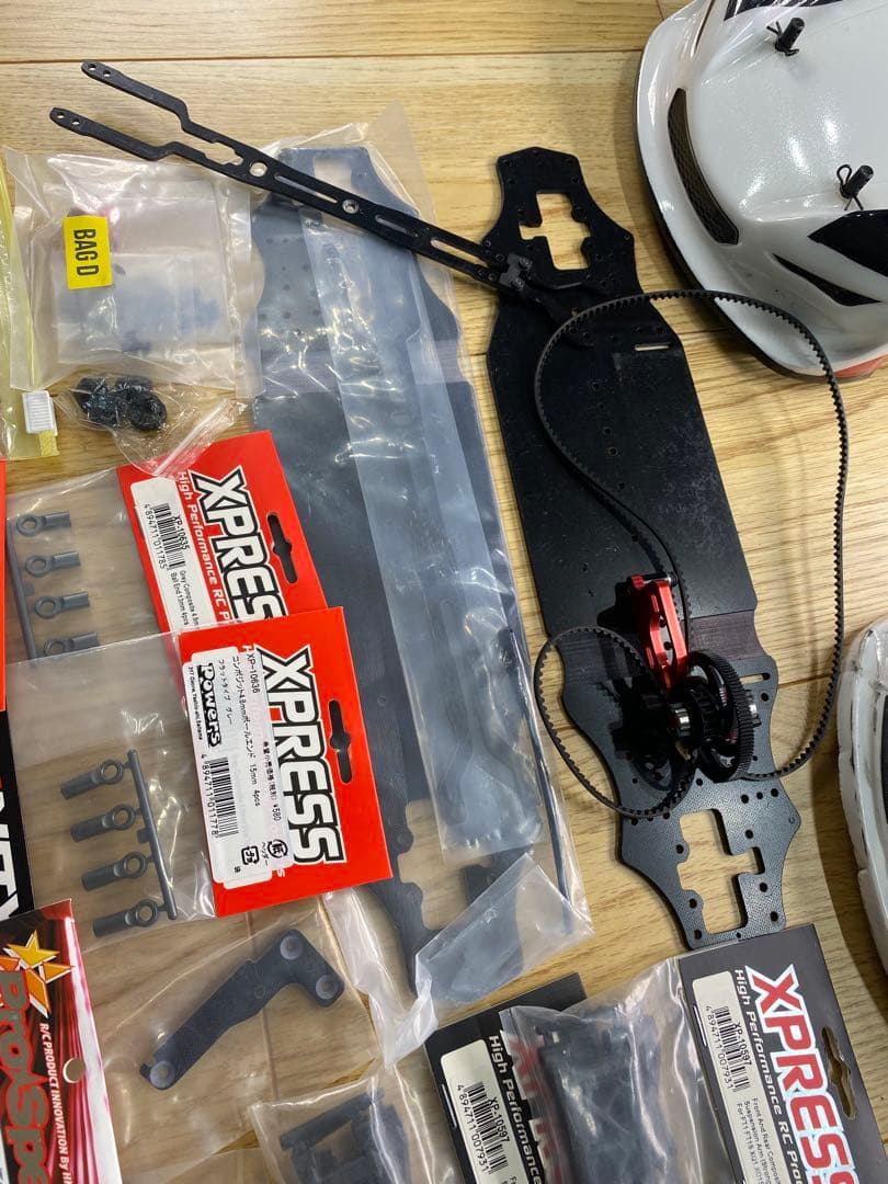 xpress 1/10 FF.MID.FRシャーシ3台セット　スペアパーツ多数