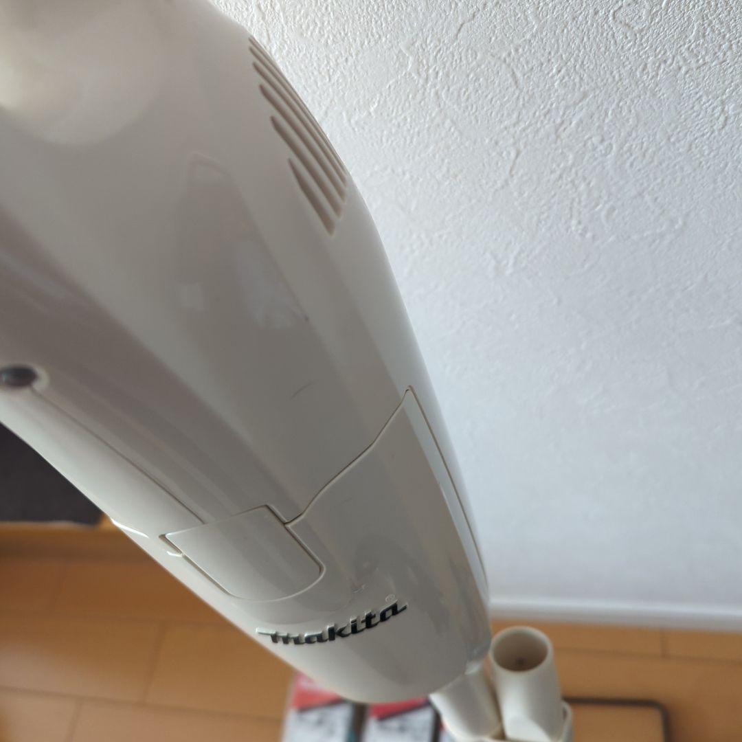 マキタ　充電式クリーナー　cl102d　掃除機
