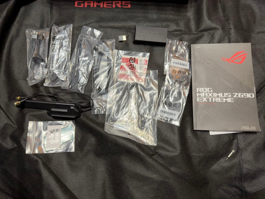 ASUS ROG MAXIMUS Z690 EXTREME マザーボード