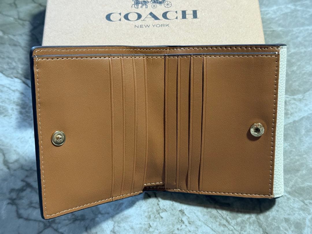 COACH 二つ折り財布 ホワイトとブラウン