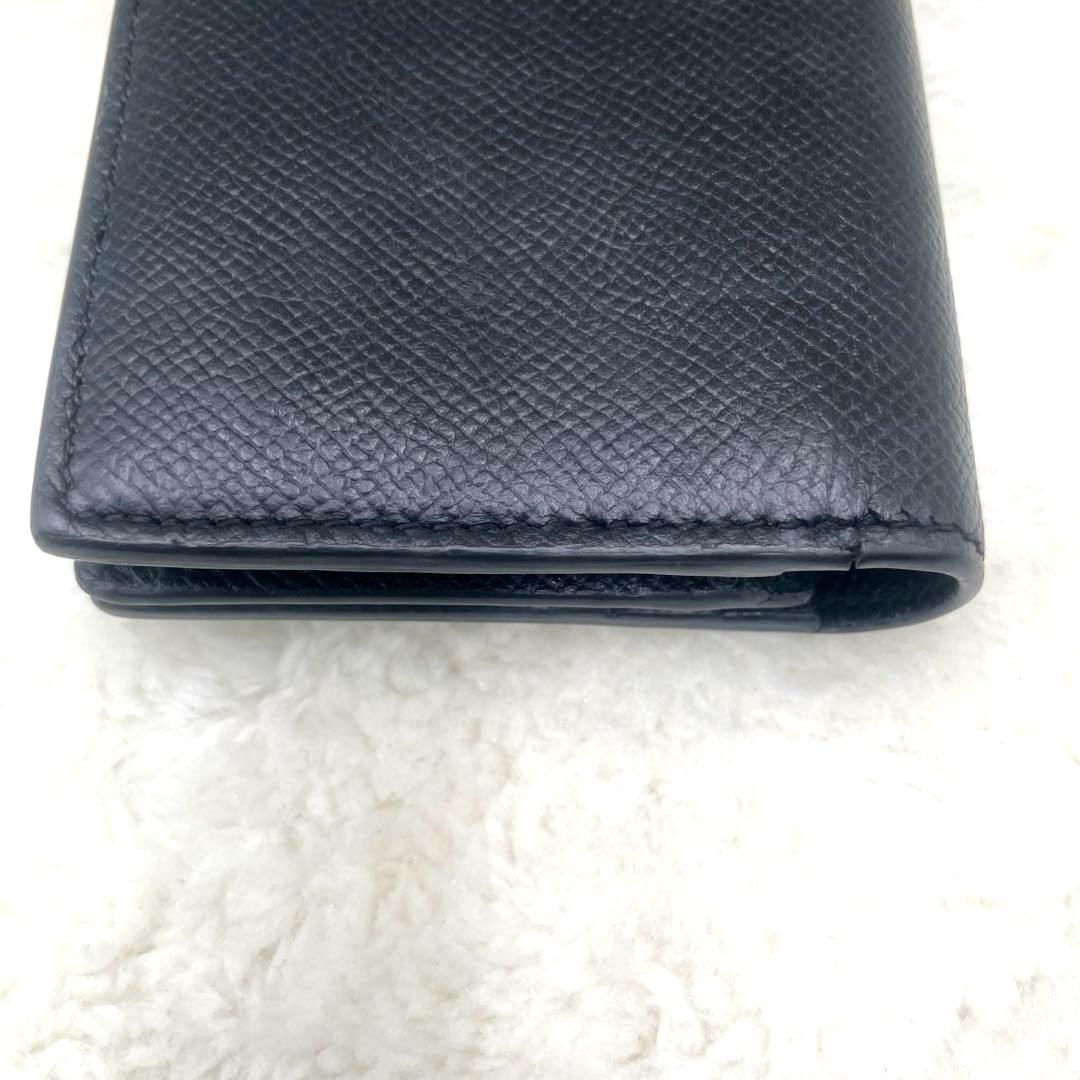 美品 フェラガモ 2つ折り 財布 ヴァラ　リボン ラウンドファスナー