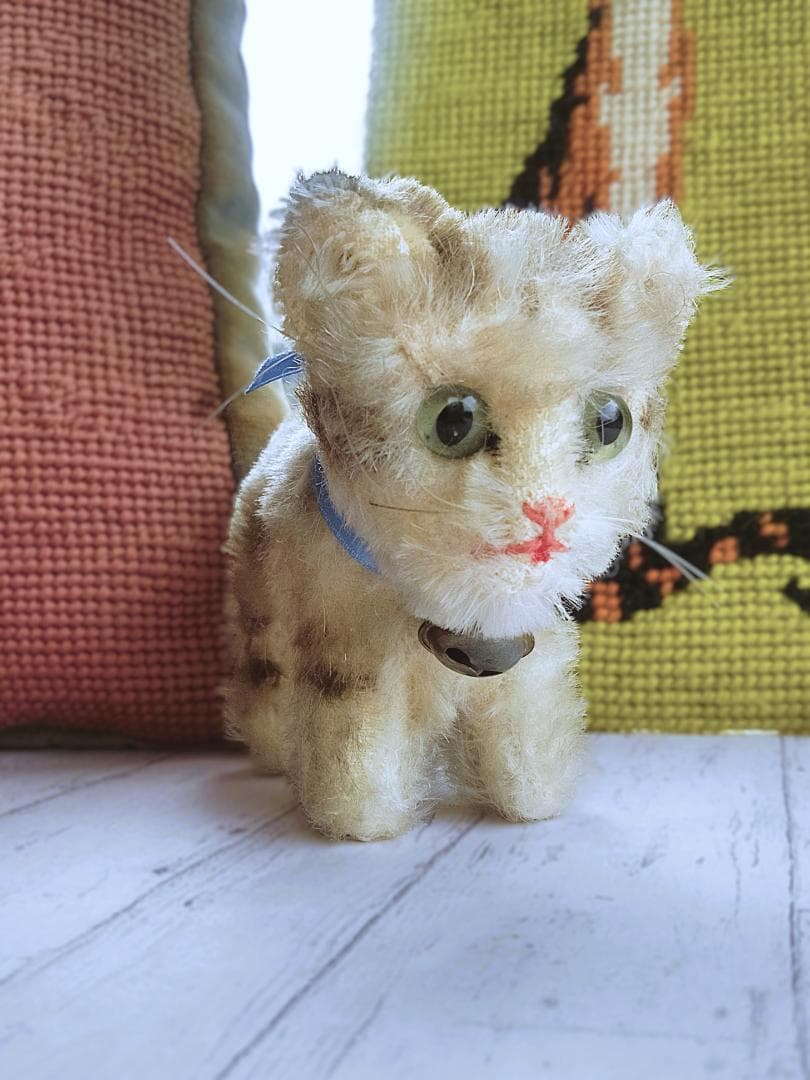 猫のTUBBY 　ピスタチオグリーンのガラス目　小さいシュタイフこねこ