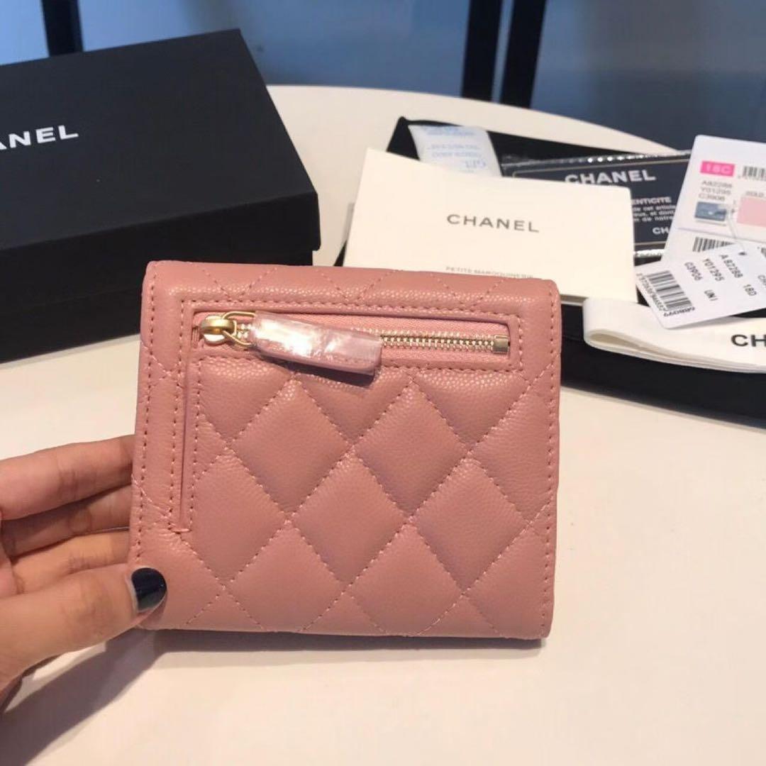 CHANEL（シャネル）三つ折りウォレット