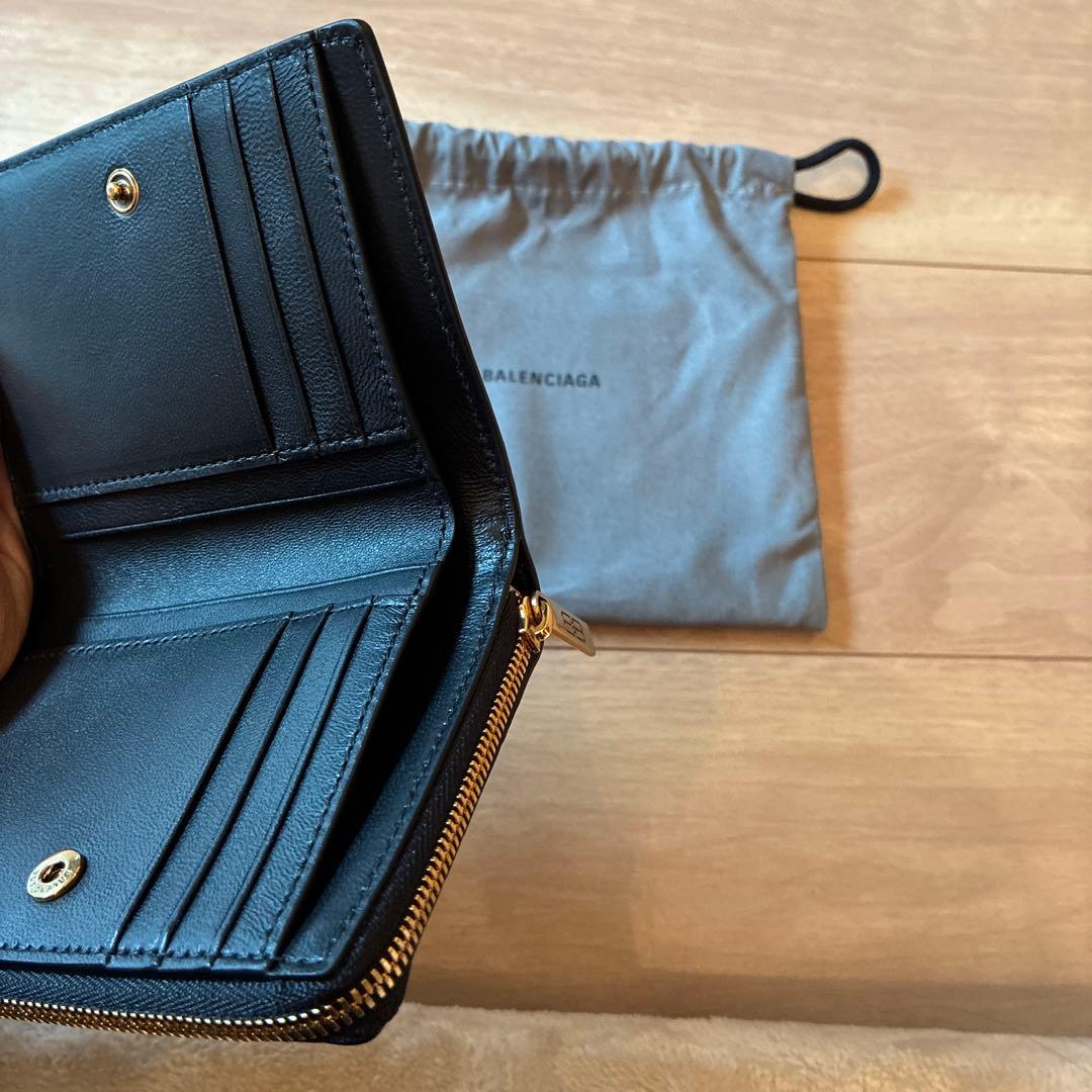 【新品未使用】BALENCIAGA エンボス　モノグラムロゴ　折り財布
