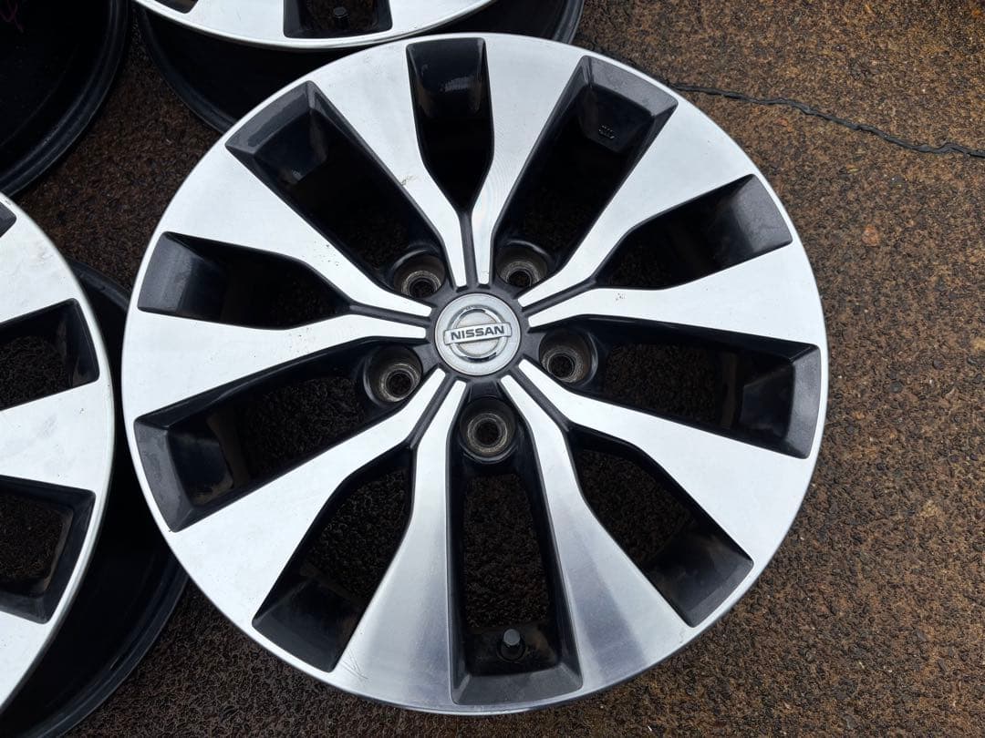 ①日産 セレナハイウェイスター c27純正ホイール 4本
