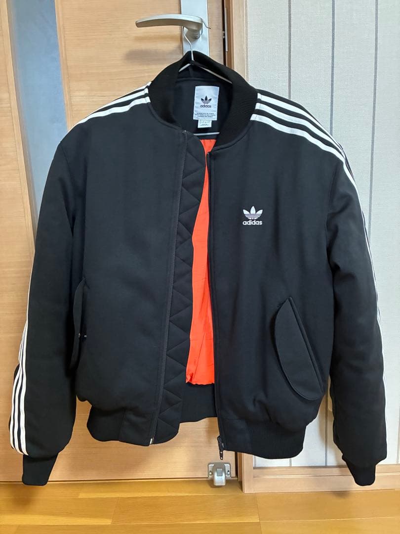 adidas MA-1ジャケット ブラック/オレンジ