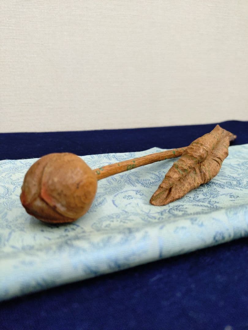 ご予約いただきました。 静謐な美しさ 木製の蓮の蕾と葉