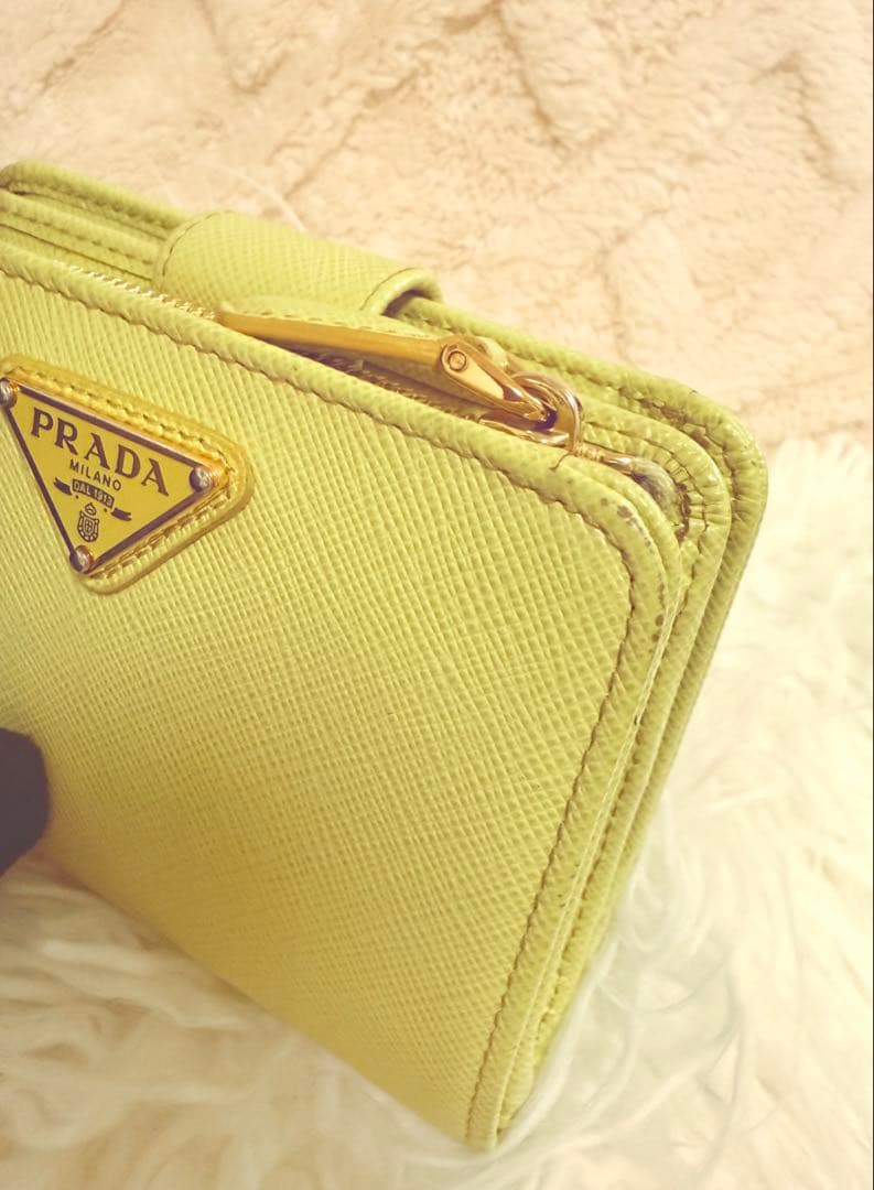 まこちゃん　　PRADA サフィアーノレザー 二つ折り財布 イエロー