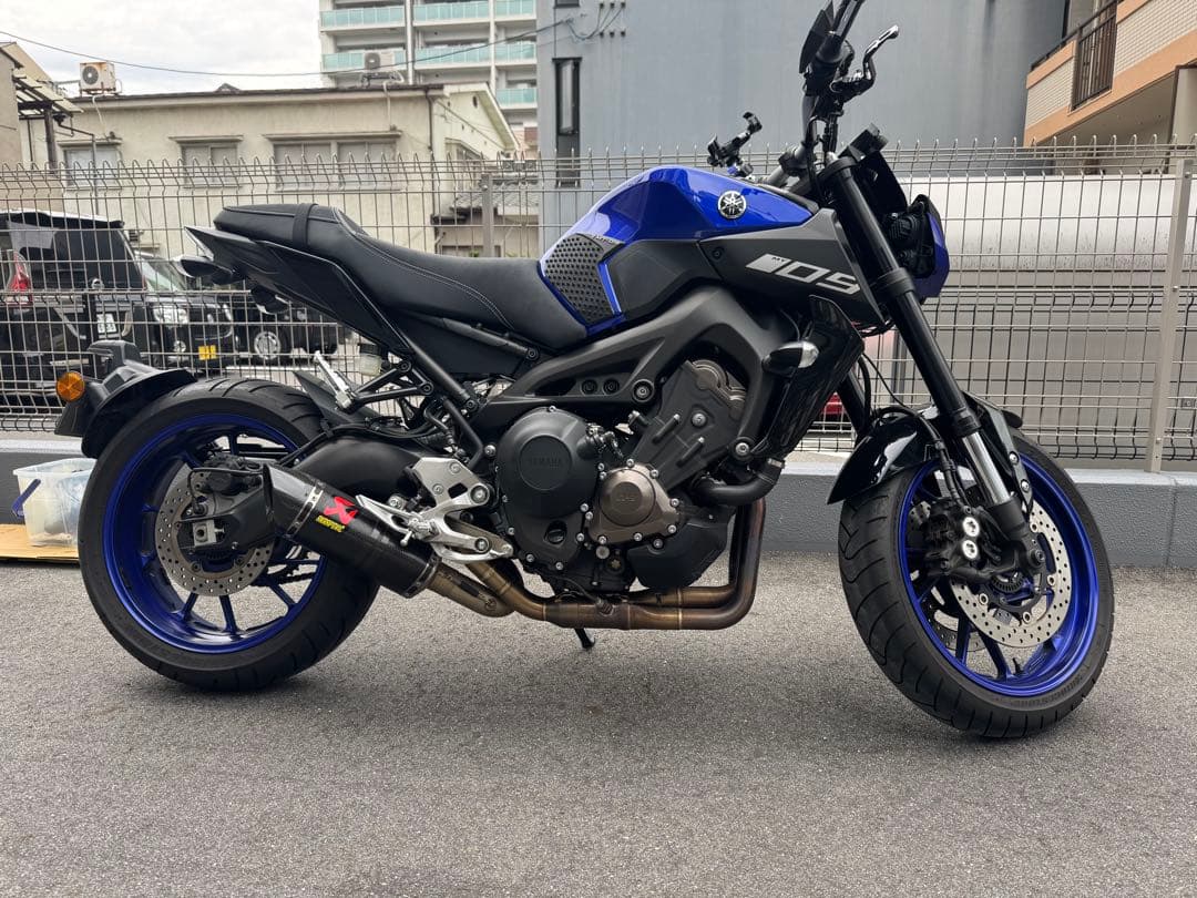 と*も様 Akrapovic フルエキゾーストマフラー MT-09