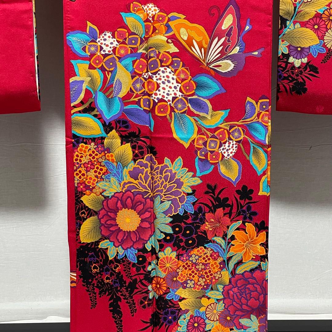 D602 振袖　蝶々　花模様　正絹　着物　袷　極美品