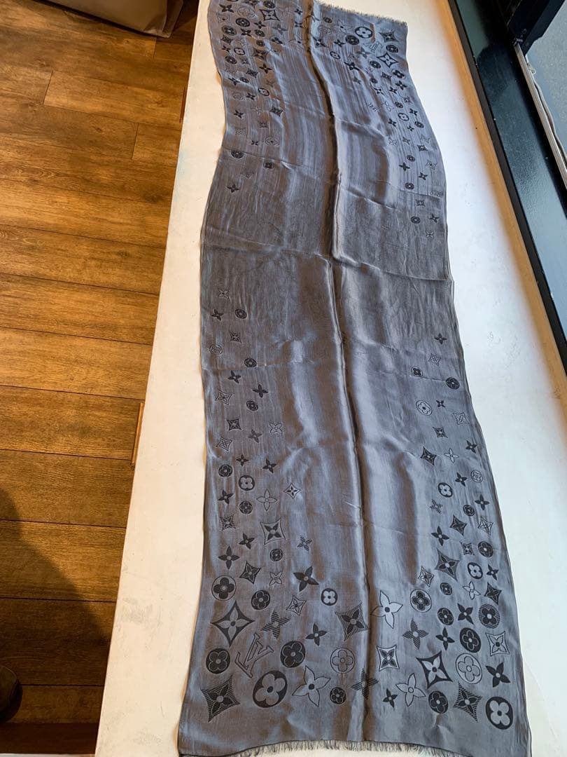 【新品未使用】LouisVuitton ブラック シルク混合ストール モノグラム
