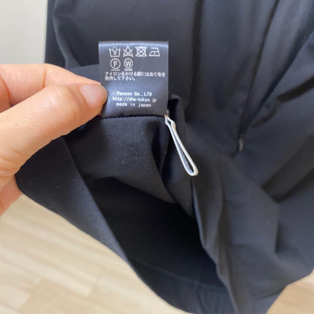 She Tokyo 黒の五分袖Tシャツ
