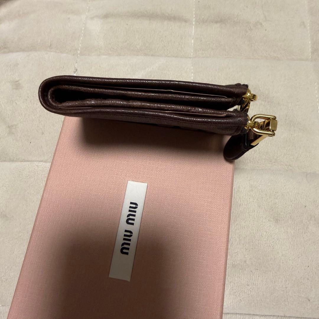 ミュウミュウ　ナッパレザー2つ折り財布　ブラウン　超美品