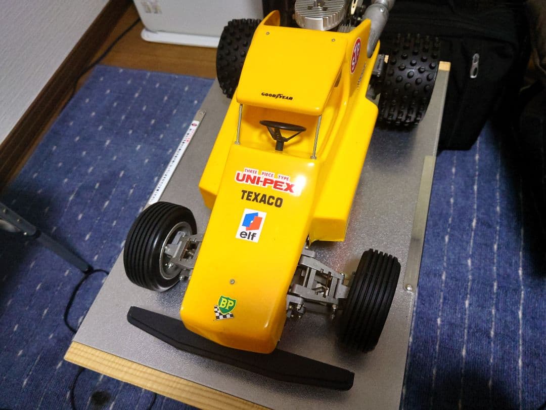 1/8 エンジンラジコンカー