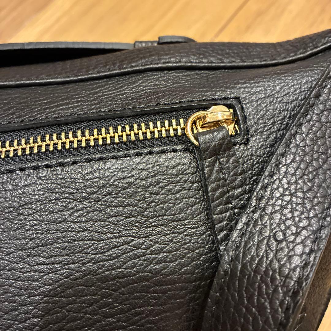 【美品】AULENTTI 黒 レザー ボディバッグ 調整可能