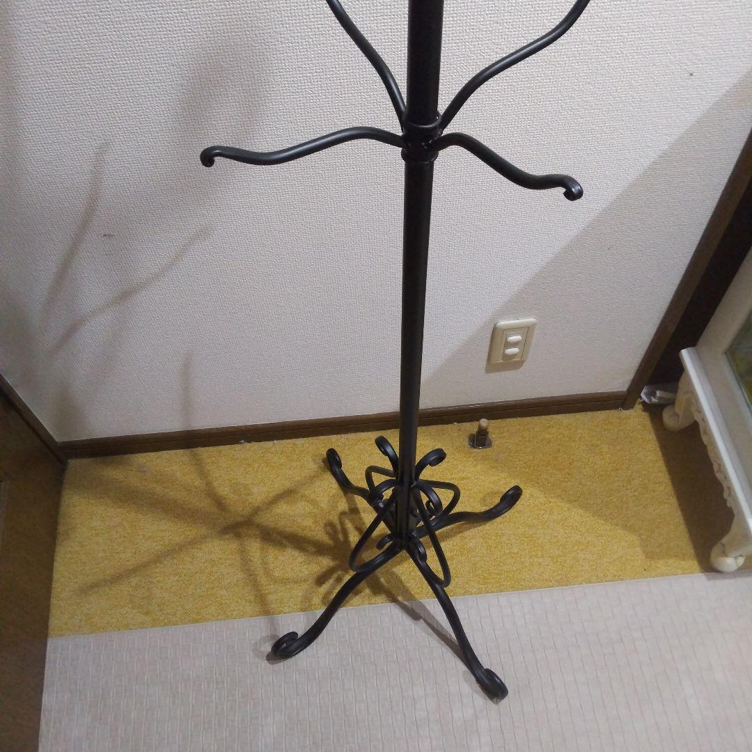 装飾的な金属製ハンガーラック (お値引き不可)