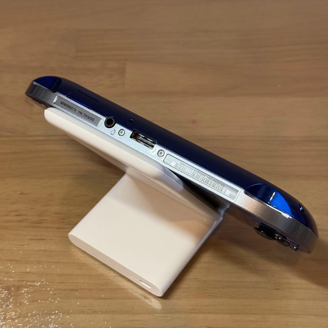 6-025【ほぼ未使用】PSVITA PCH-1000 サファイアブルー
