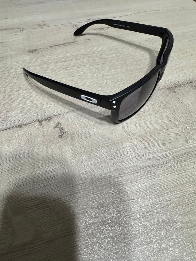 【新品未使用】OAKLEY サングラス ブラックフレーム グレー