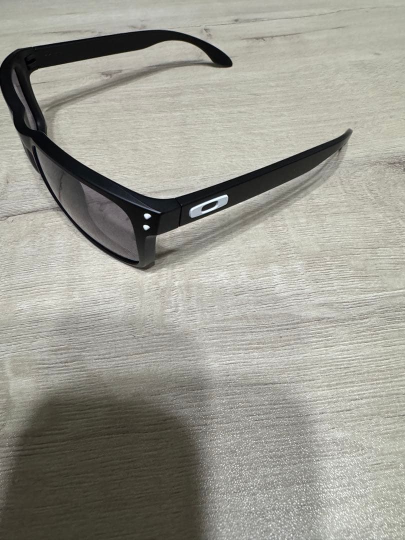 【新品未使用】OAKLEY サングラス ブラックフレーム グレー