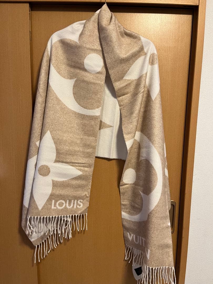LOUIS VUITTON フラワーモチーフマフラー