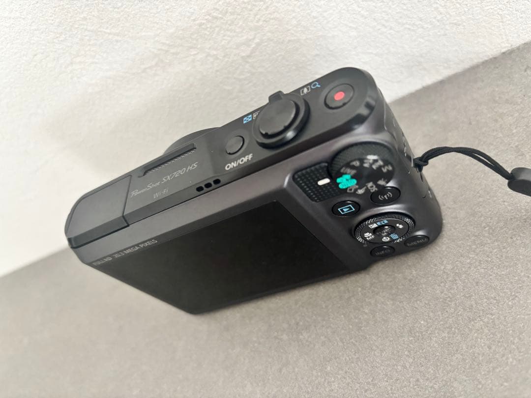 美品 Canonキャノン Powershot SX720HS ブラック　デジカメ