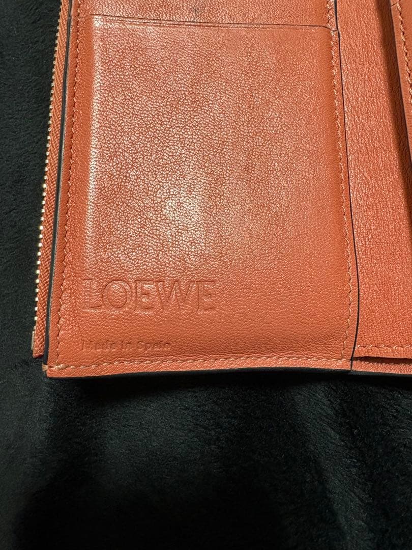 【2日間限定大特価】LOEWE 三つ折り財布 ベージュとオレンジ