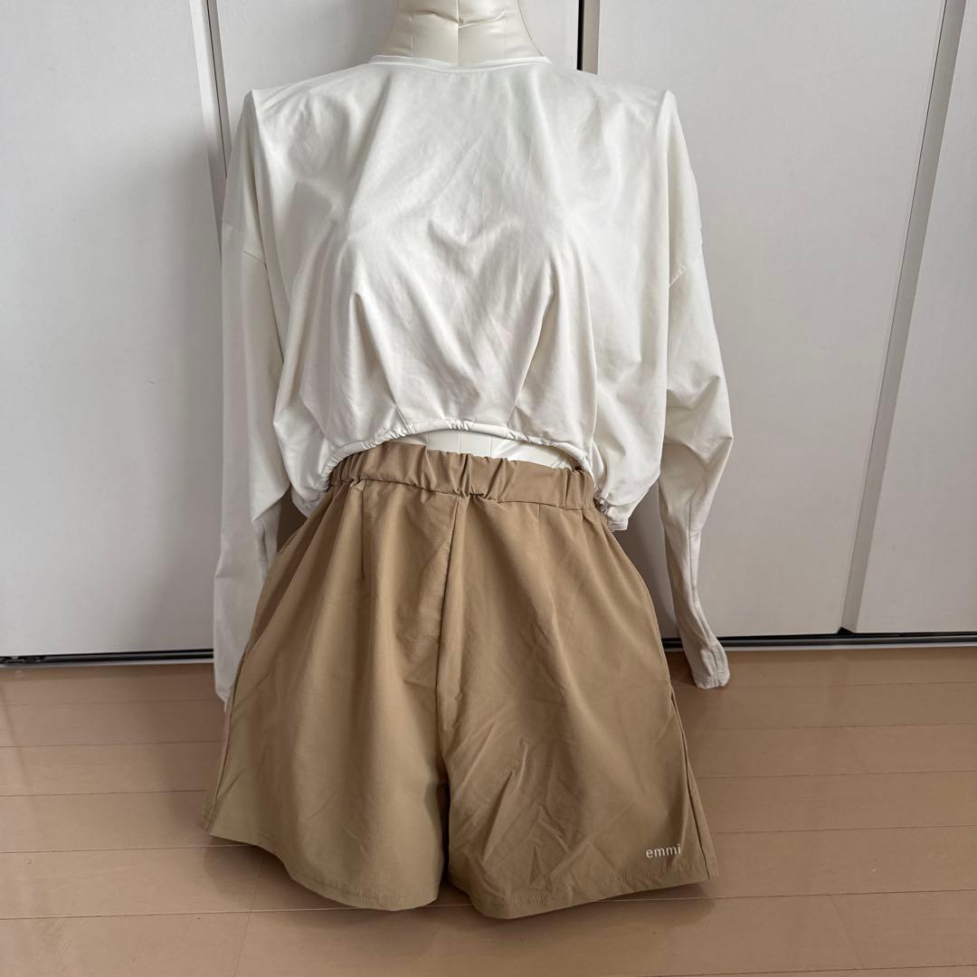 emmi ラッシュガードスイムウェア