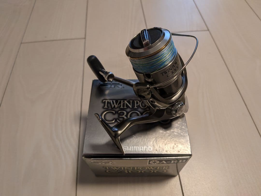 美品 05ツインパワー C3000 スピニングリール