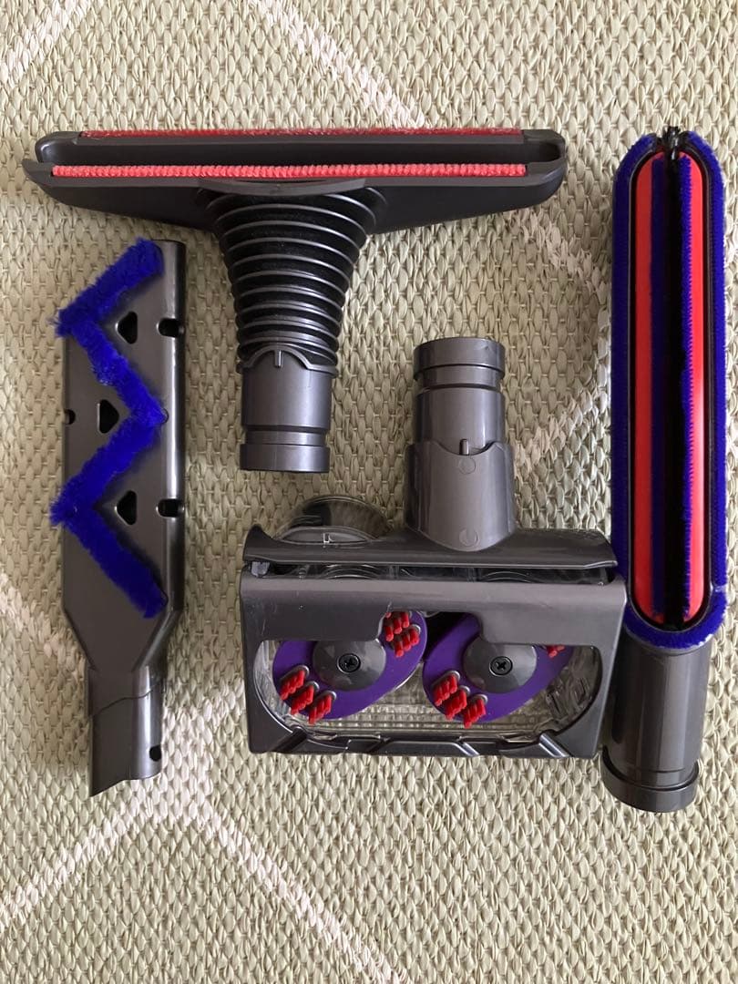 Dyson DC48 掃除機＋各種アタッチメント（動作確認、分解清掃済み）