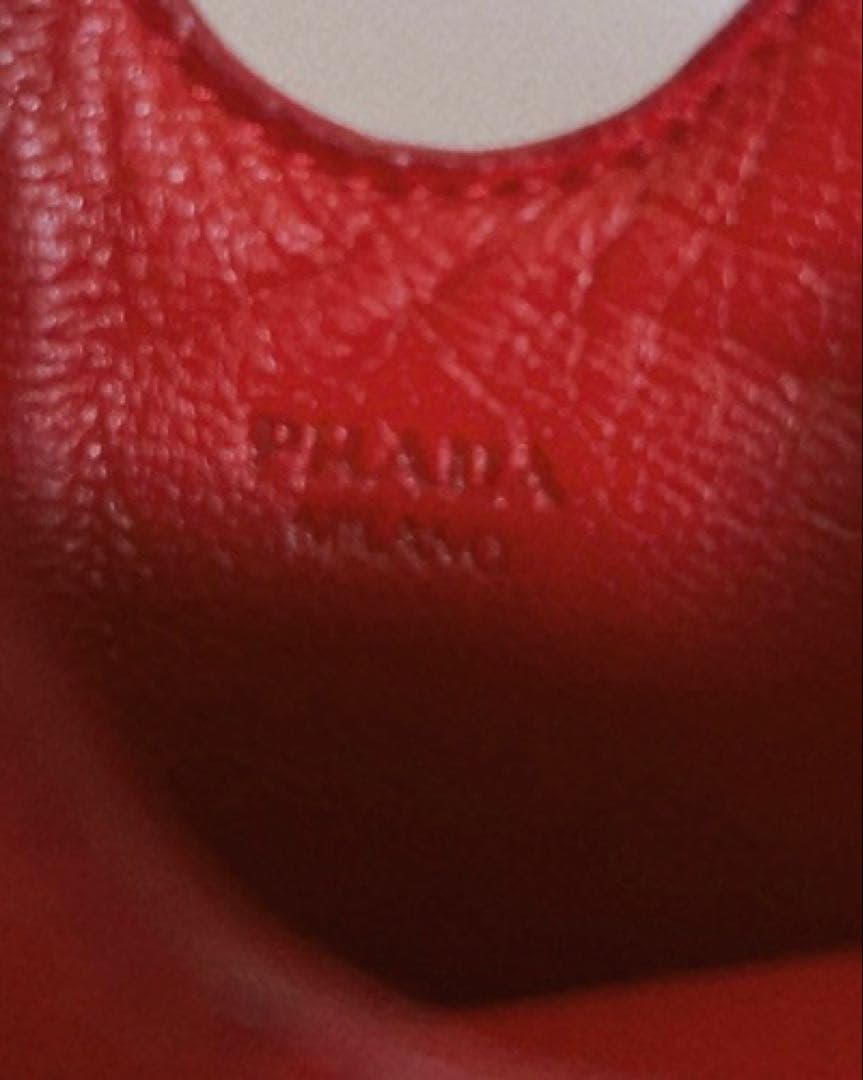 プラダ　PRADA iPadケース　タブレットケース 赤　三角ロゴ