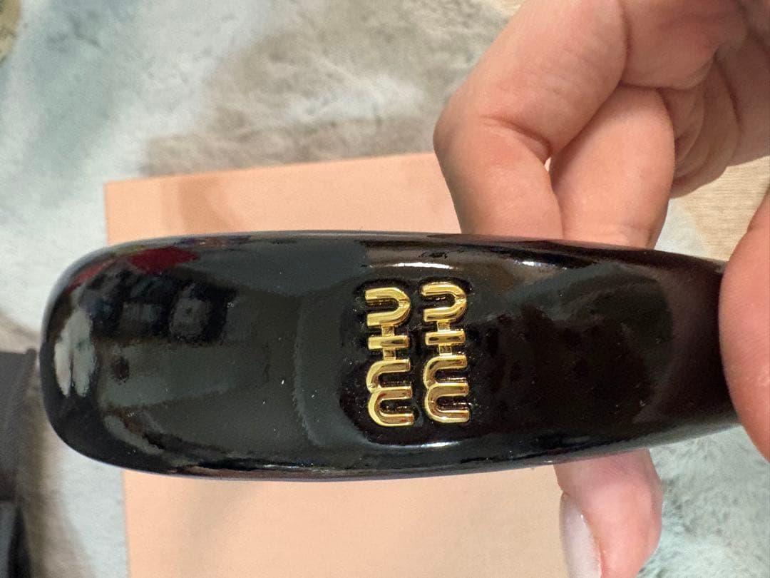 MIU MIU ミュウミュウ パテント　カチューシャ　ブラック